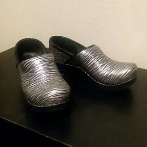 Size 39 Dansko nurse clogs